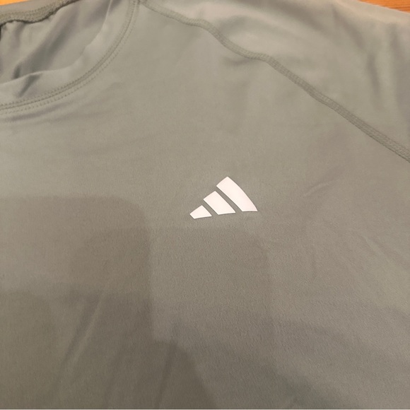 NWT ADIDAS MENS XL Silver Green
MENS SHORT
SLEEVE SUN SHIRT - Picture 6 of 7